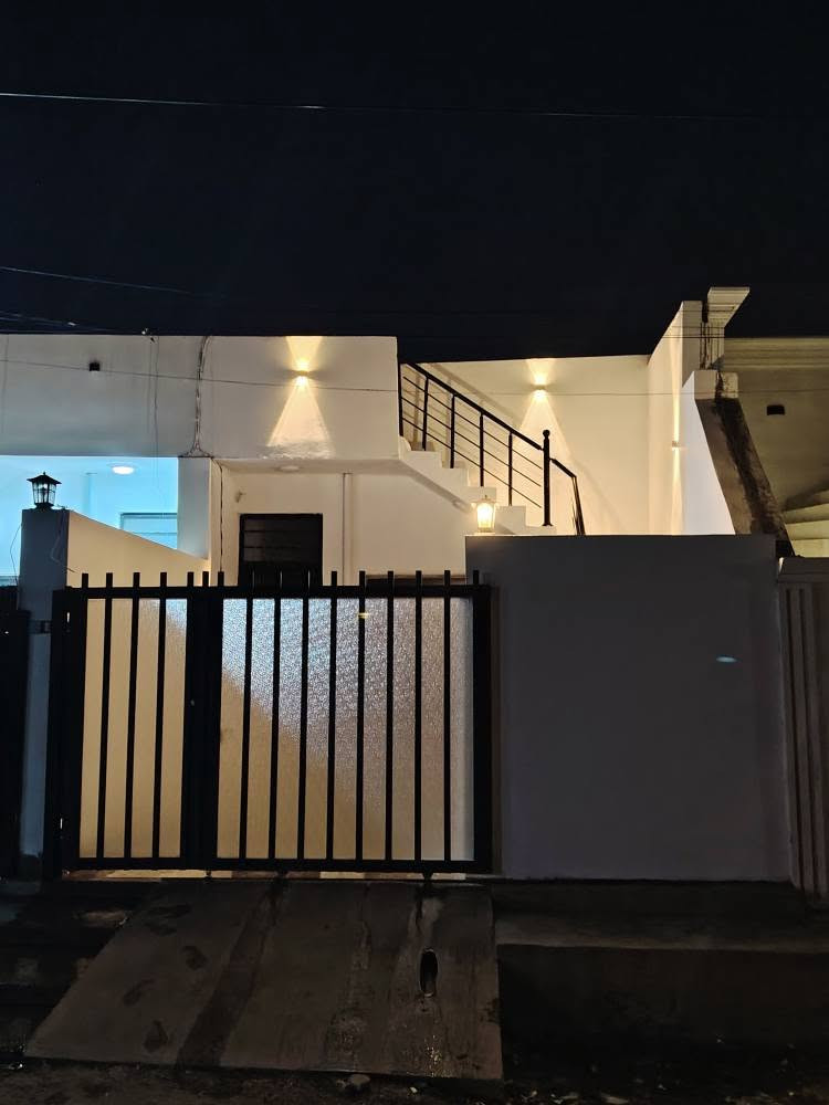 دار للبيع فقط  ١٠٠ متر  جديد حي بدر فرع مول حسين واصل خدمات مجاري ماء كهرباء
*********** كركوك, العراق
