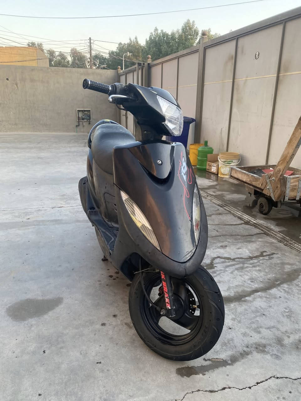 دراجه ماكس للبيع مكفوله كفاله عامه مكينه وكفر السعر ٨٥٠ الرقم *********** المكان بغداد حي العامل
