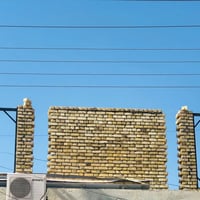 خلفه بناء • متفرغ • حالاً