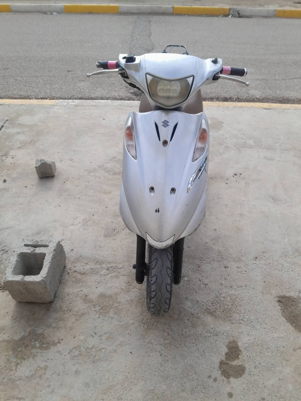 سلام عليكم دراجه ادرز ياباني نوزل خير من الله سعر ٣٠٠ ديالى شهربان فيس ماكو وتساب مو جود اتصل ***********
