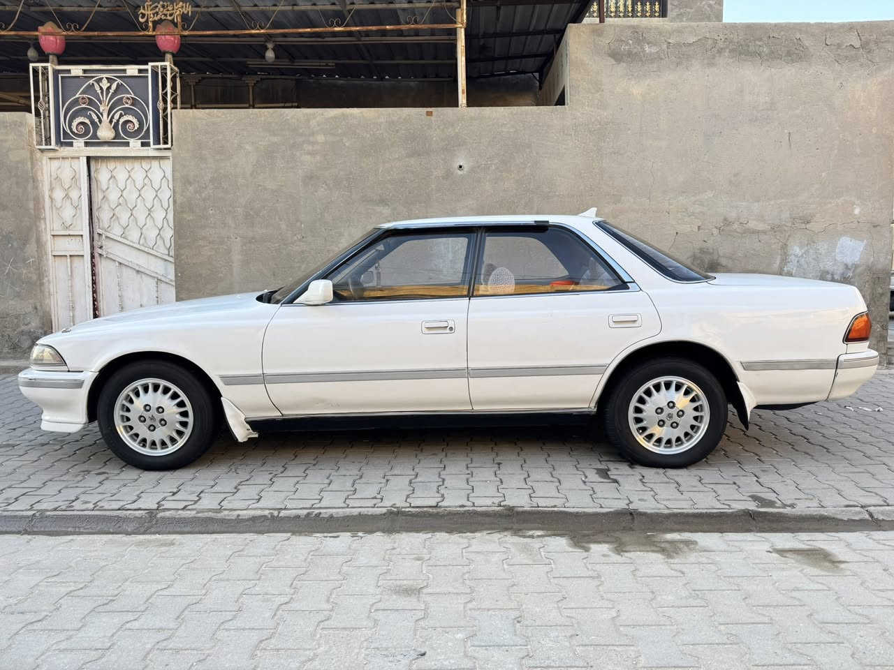 مارك موديل 1992 رقم انكليزي سنويه جديده مكفوله من الكص والضربه والنقل الجثه والصبغ والتبديل سياره بلاديه وجاهزه مكينه وكير ونجي مكفولات حداديه جديده تخم تاير جديد كهربائيات كلهه شغاله مكان السياره السماوة 
رقم ***********
