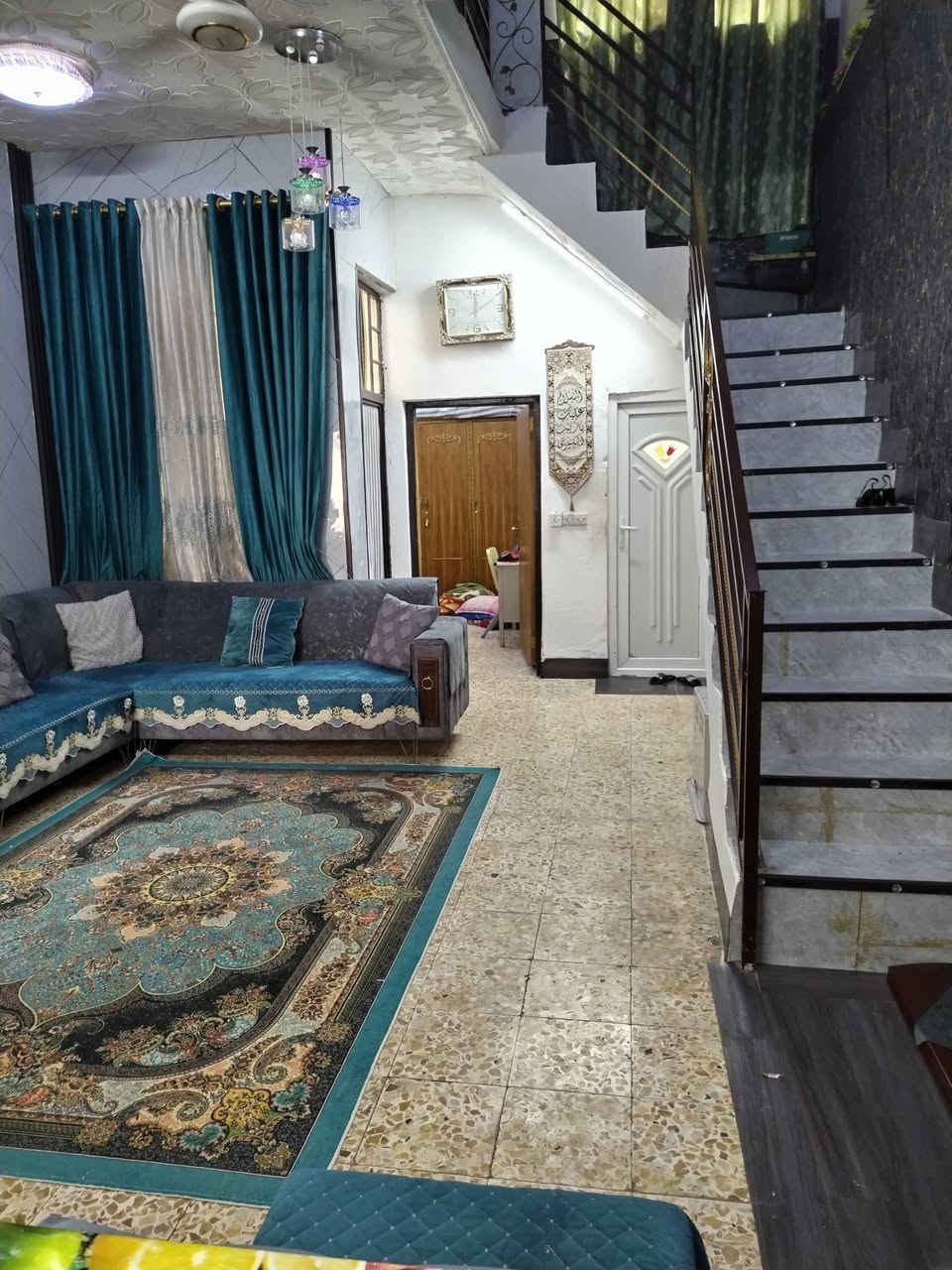 السلام عليكم  ٧٠ مترطابق واحد كاع محمد حلوه حي الزهورللبيع قريب  على الجامع بناء طابوق صب مسلح سند ٢٥ بي اقرار قاضي بسمي عرض الشارع ١٠ متر واجه ٥ نزال ١٤ بدايت البيت مطبخ وطرمه وصاله وغرفه بلاخير وصحيات ومنور السعر ٧٠ بي مجال للشراي رقمي( ***********)
بي وات ساب
