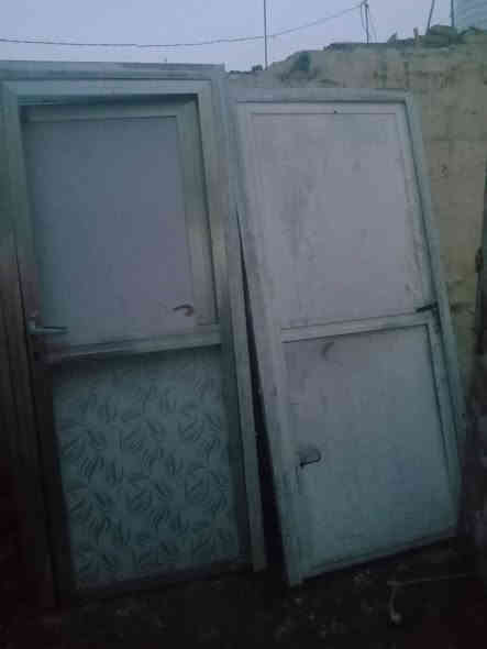 السلام عليكم من رخصه الادمن للبيع سندويج عدد ١٧ طول الوحده ٣ متر سعر المتر ٦ الاف جداري مع زوايه مع بوب وشبابيك BVC مكان المسيب صوب البوحمدان ***********
