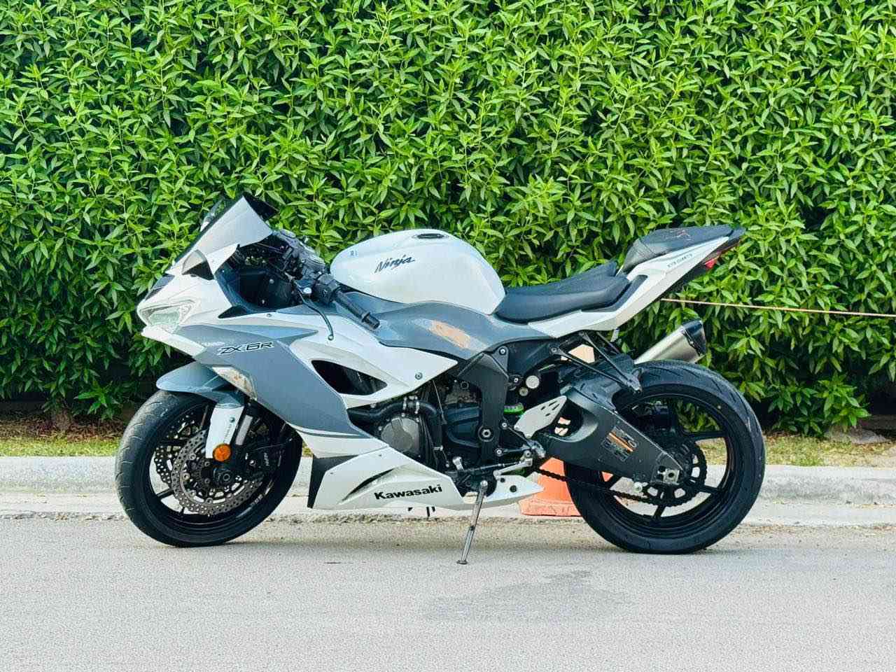 السلام عليكم 
كاوسكي 636 موديل 2021 وارد امريكي حادثه سبايه الكشن الخلفي ماشيه ٤٠٠٠ (كير مكينه مكفوله )
بدون رقم
السعر ٦٧٠٠$ وبيها مجال 
مكان بغداد المنصور 
للاستفسار اكثر ***********واتس بغداد, العراق
