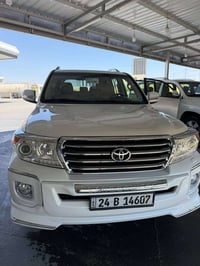 لاندكروزر GXR • V6 ٢٠١٤ • ٢٩٥ ألف كم