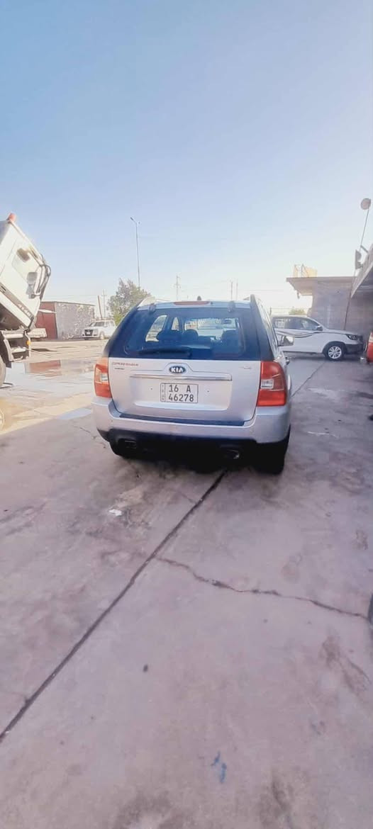 السلام عليكم سيارة كيا سبورتج مديل ٢٠٠٩ رقم القادسية انكليزي مكفول من الضربة قوية ماعنده جاملغ المامي مصبوغه ثر دحجه مكانها سيارة الديوانية سعرها ١٢٢ بيها مجال حك جيه هذا رقمي ***********
