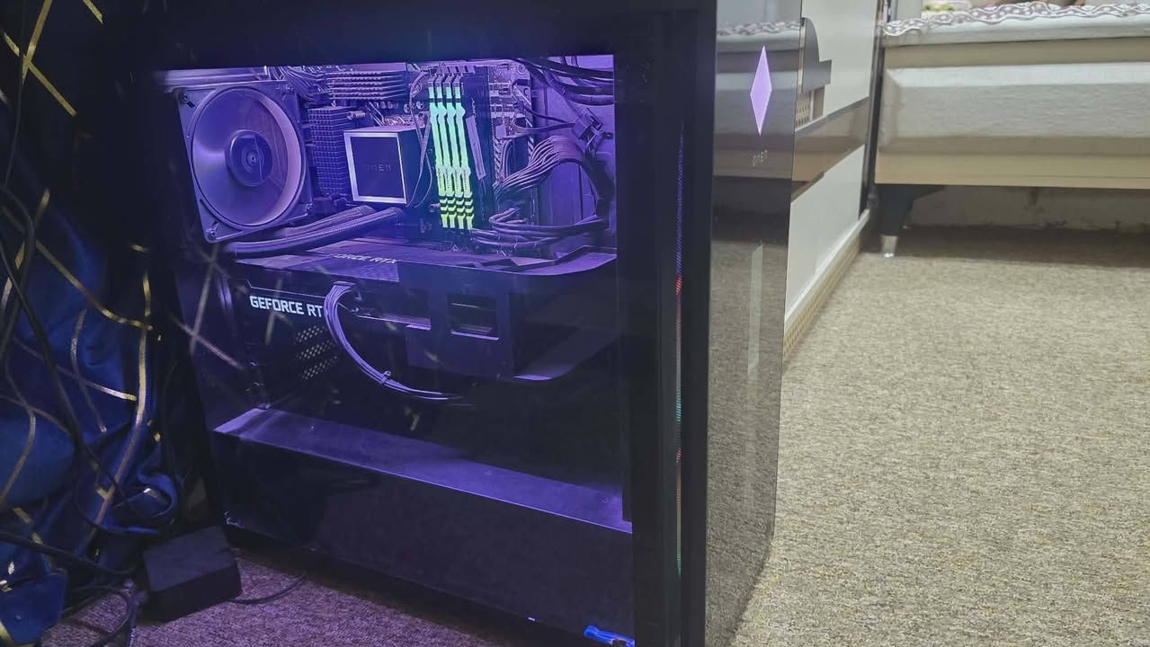 السلام عليكم و رحمة الله و بركاته 
PC للبيع
:المواصفات
المعالج i7 12700k
3070ti الكرت
32 ddr4 3200mhz الرام
1tera m.2 wd black التخزين
Z690 micro atx المذبورد 
800 watt 90% gold colermaster البورسبلاي
120mm تبريد مائي للمعالج 
Samsung odesy 32 panle va :الشاشة
165 hz
G502 الماوس لوجتك
Steelseries الكيبورد 
Apex pro TKL 
Steelseries arctis 7 السماعة
جوستك بلي 4 اصلية 
و جوستك اكسبوكس اليت 2 
كرتونة الكيس و الشاشة موجودات 
و كرتونة السماعة كذلك 
مكاني بغداد الزعفرانية 
***********
