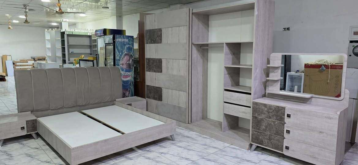 پێشنگای میر هەمیشە ناوازە‌🍁
تاقمێکی بێنج پارچەی لۆک لۆکم بۆتان هێناوە💐
ئەم تاقمە بازاڕی نیە تورکی عەسڵ دیوانە🌹
وەک لۆک ماوەتەوە شوختی نیە🍃
تەنیا ماشااللەی دەوێت ماڵی دۆستە🌸
نموونەی جوانی ڕەنگی تایبەت 🪴
تاجی شامۆی عەسڵ 🌻
ماڵێکی جوانە لەدەستی خۆتی مەدە 💟
ماڵ بۆکەس دانانێن کێ زوو هات پیرۆزی بێت🎁
***********
لەوێنەکان چۆنە ئاوایە لۆک لۆکە🫒
جوابی کۆمێد نادەینەوە بەڕێزان💐
