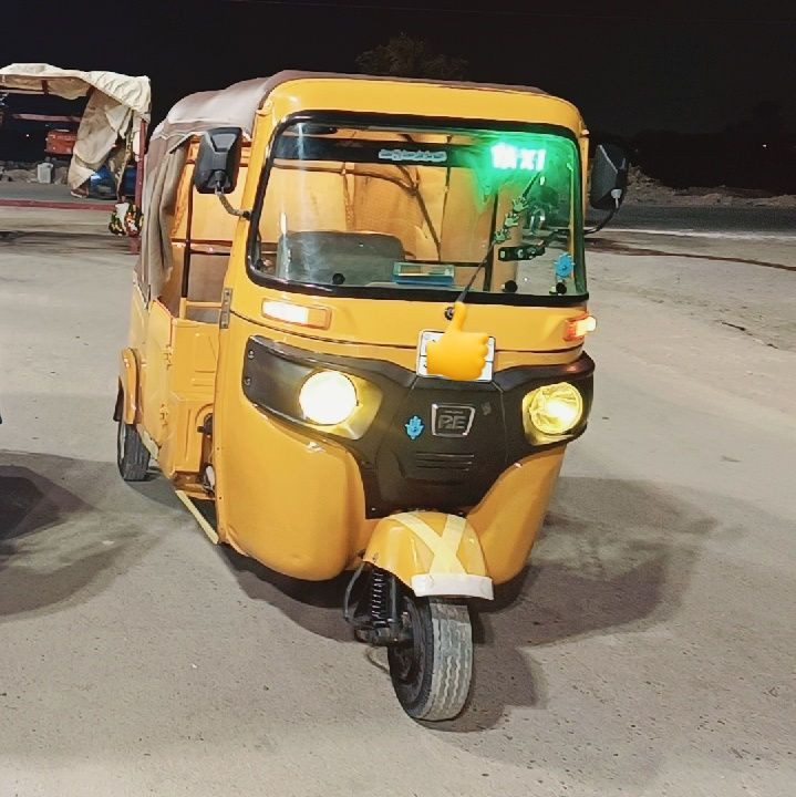 سلام عليكم تكتك 2021 كفالة محرك ما مفتوح معمرة بس دوسات تكتك خير من الله مرقمة المكان بغداد 
***********
