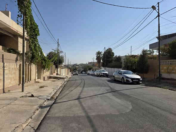 دار للبيع في حي النجار موقع مميز شارع واسع المساحة 594 م الواجهة 17 م اتجاه غروب بناء قديم تسليم مباشر .
عقارات النعيم حي المصارف قرب جامع سعدي مهدي.
***********
***********
