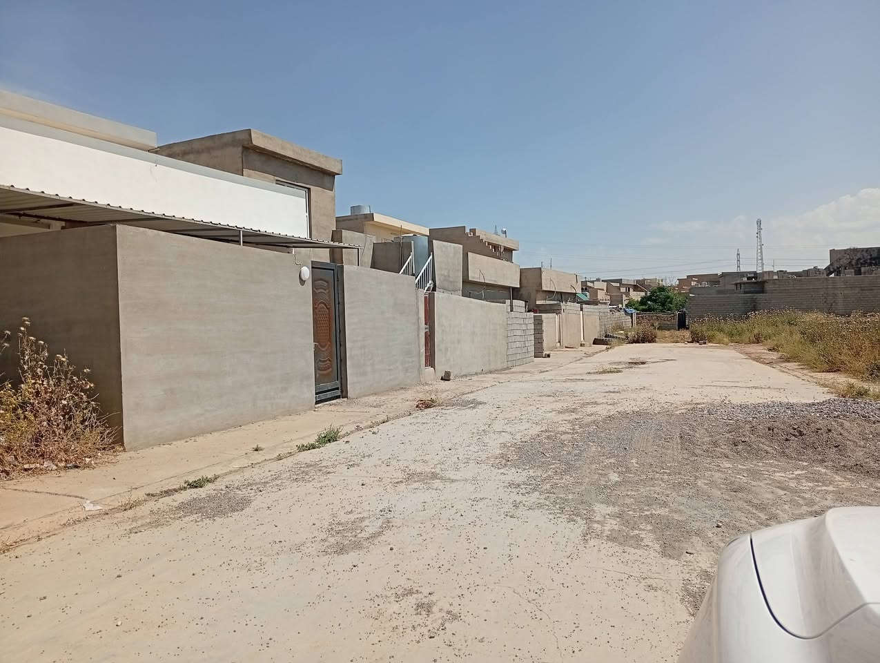 هيكل للبيع مصبوب كامل حتى ملبوخ ومسوي مجاري وكهربائيات مساحة الهيكل 300 متر على شارعين صاير مثل ما موضح بالصور موقع الهيكل قضاء الدبس حي الشهداء الثانية فرع خالد مشعان الحمداني السعر والمعاملة الاتصال على الرقم التالي ***********
