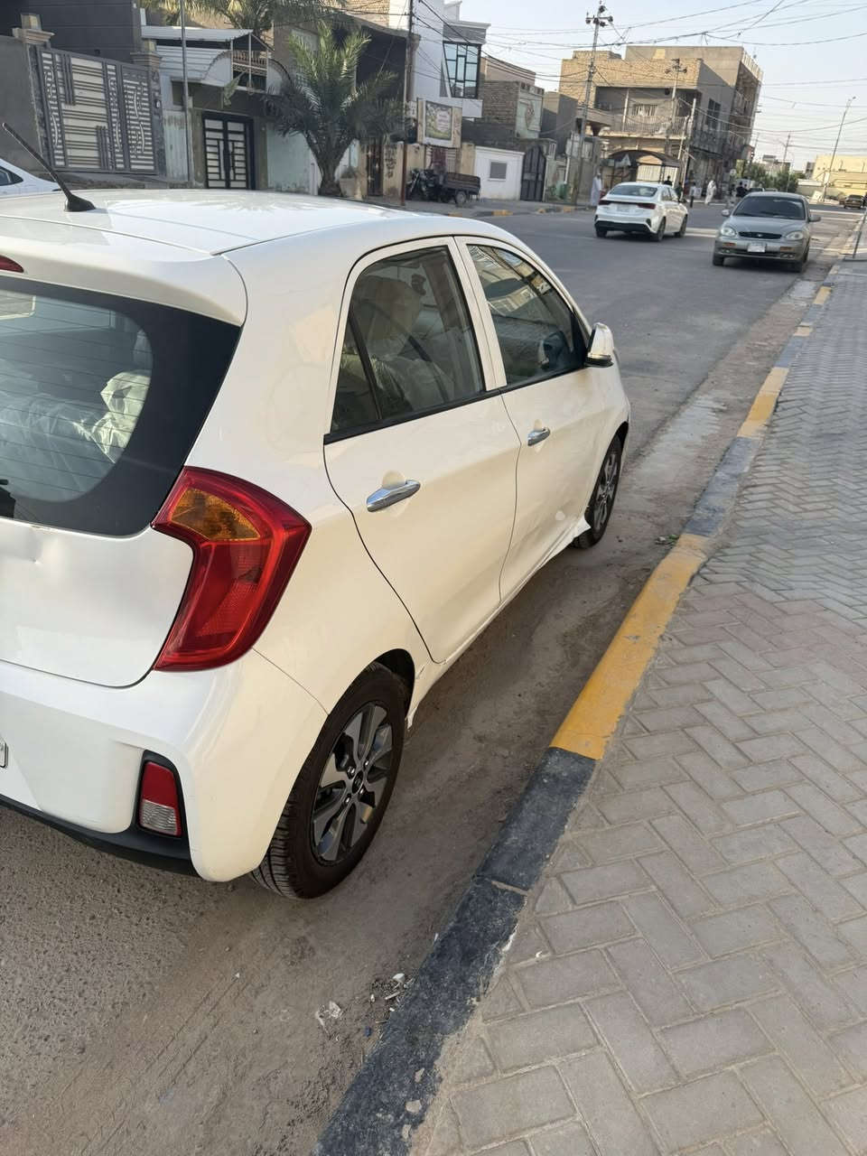 السلام عليكم سياره. بيكانتو. للبيع موديل ٢٠١٧ فول مواصفات. ماعدا البصمه سياره. نضيفه بيه ضربة باب الجهه اليمنه موضح بالصوره ومرجع بارد رقمه. أربيل سنويه ل ٢٠٢٩  سعره 98 ورقه وبيه. مجال بسيط  ***********  العنوان محافظة الديوانيه
