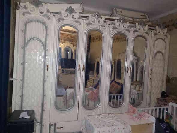 السلام عليكم غرفه للبيع 7قطع مثل ما ضح كدامكم بل الصوره جديده بيه كسر بل الجامه مال الكنتور ومال الزاويه وياهه بعد زاويه بس ماناصبيه لئن ماكو مكان بل الغرفه ايضأ ب600وبيه مجال الشراي يدخلي خاص *********** او يراسلني على الماسنجر
