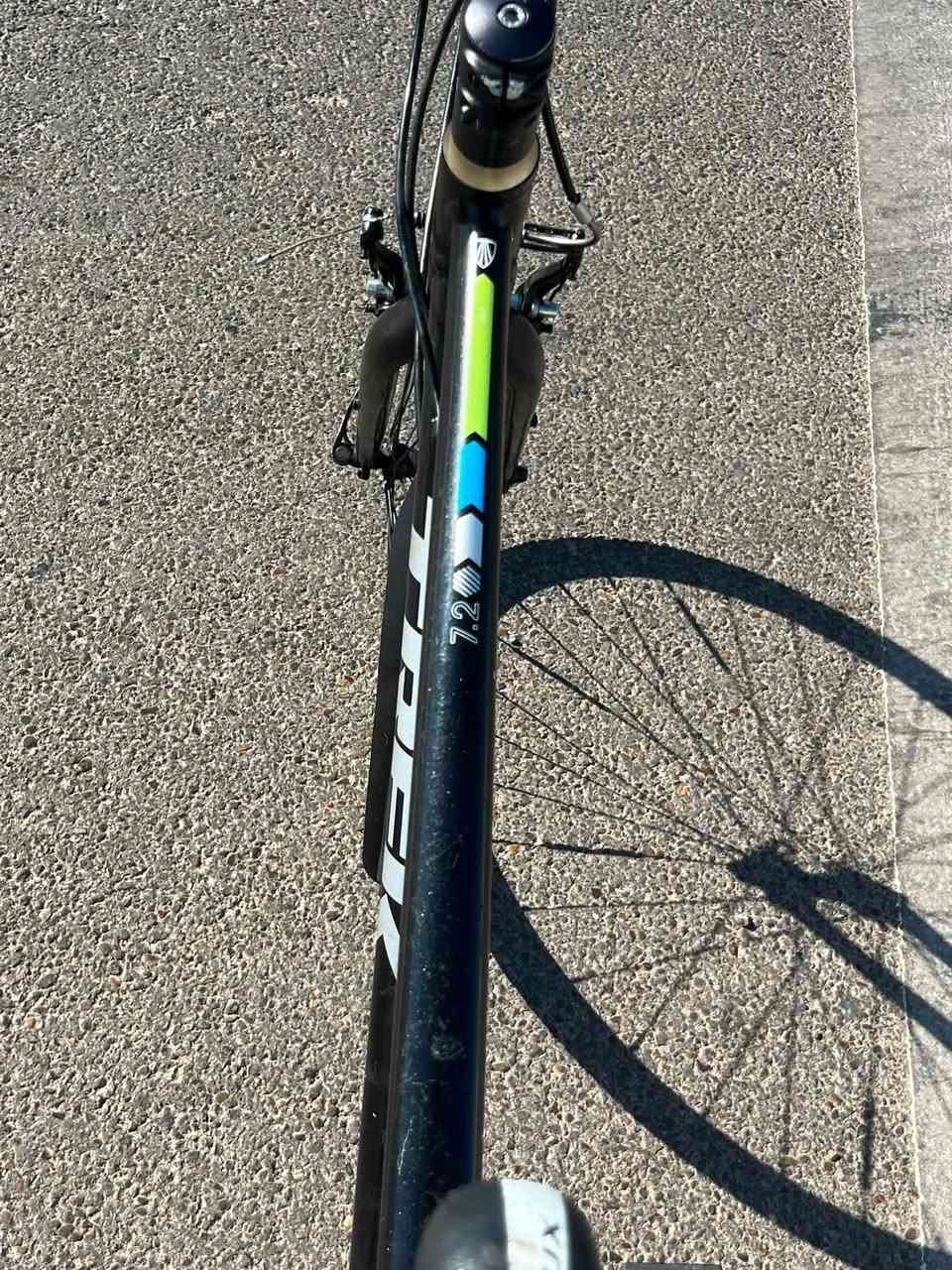 سلام عليكم 
بيسكل البيع من ماركه( ترك ) 🇺🇸
عالميه 🚵
دراجه بل كامل اللمنيوم 
دراجه وضع حاويه كل غراضه وقطع بيه اصليه ✅
سستم بل كامل ماركه شيمانو ✔️
يدات بريم امامي خلفي شيمانو ✔️
مكينه امامي شيمانو ✔️
مكيني. خلفي شيمانو. 
عكرب من ماركه( التوس ) اصلي ✅
شيمانو 
بدال ممن ماركه شيمانو ✔️
بيدرات اصليه ✔️🚵
وياله ألمنيوم اصلي ✅

سعر 235بيه مجال بسيط 
يوجود توصيل جميع محافظات. عراق. 
***********☎️
