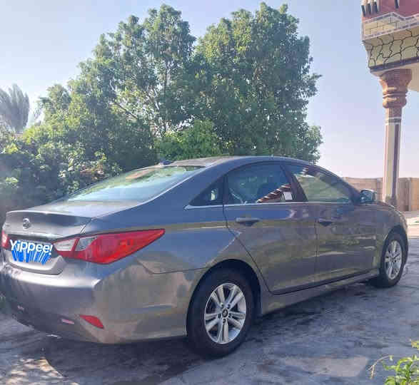 سوناتا موديل ١٤ وارد امريكي ظررها بسيط سيارة جاهزة وجديدة مكينة ٢٤٠٠ ماشية ١٦٠ الف تخم تاير جديد كامرة خلفية بلادية تبريد ثلج كشن كهربائي تدفئة كشنات تحكم ستيرن  اشاير بالمري مانع نزلاق السعر ١٢٥ وبيها مجال قليل ***********
