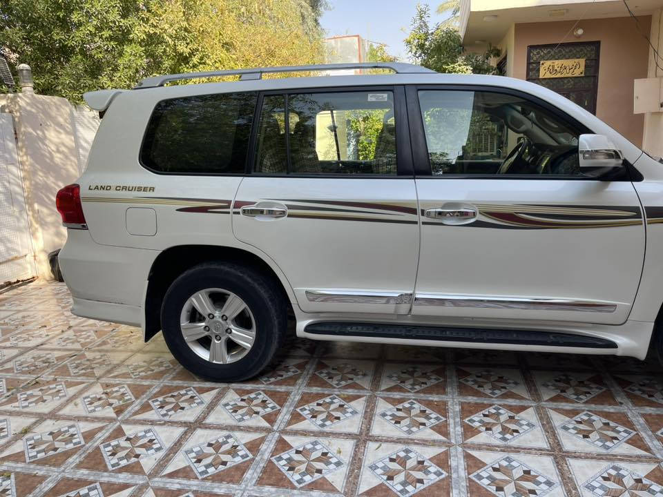 سيارة لاندكروزر بريم مكفولة كفالة عامة محرك 6vموديل ٢٠١٢ رقم سليمانية باسمي ثاني يوم التحويل السعر 360وبيها  مجال قليل 
المكان ديالى بعقوبه الاتصال على الرقم ***********
