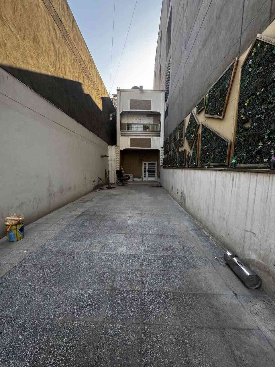 دار مؤثث  للايجار الكرادة عرصات الهندية
المساحة 200 متر 

يحتوي على غرفتين وصالة وخدمات و كراج كبير 

للتواصل على الرقم 

*********** مهندس اسامة
