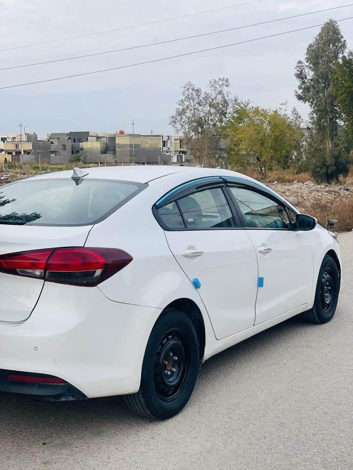 السلام عليكم فورتي موديل ١٨ رقم بغداد دولي جاهزه من كير محرك حداديه تخم تاير  بيها صبغ نص بنيد فقط وجاهزه ماناقصها اي شي مكاني بابل الحله السعر ١٢٠ وبيهه مجال حك الجيه رقم ***********
