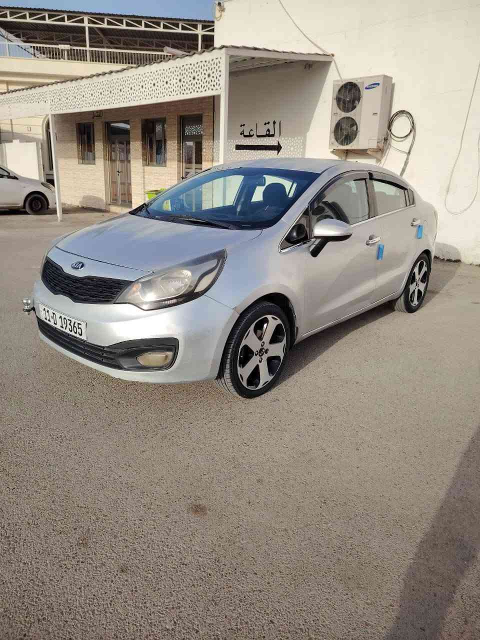 سلام عليكم سياره ريو موديل 13 محرك دوش قطرتين مصبوغه حزام 1600 بسمي السعر 74 مكاني بغداد  ***********
