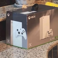 للبيع اصدار 2024 السعر 675 وبي مجال الرقم 07812992392