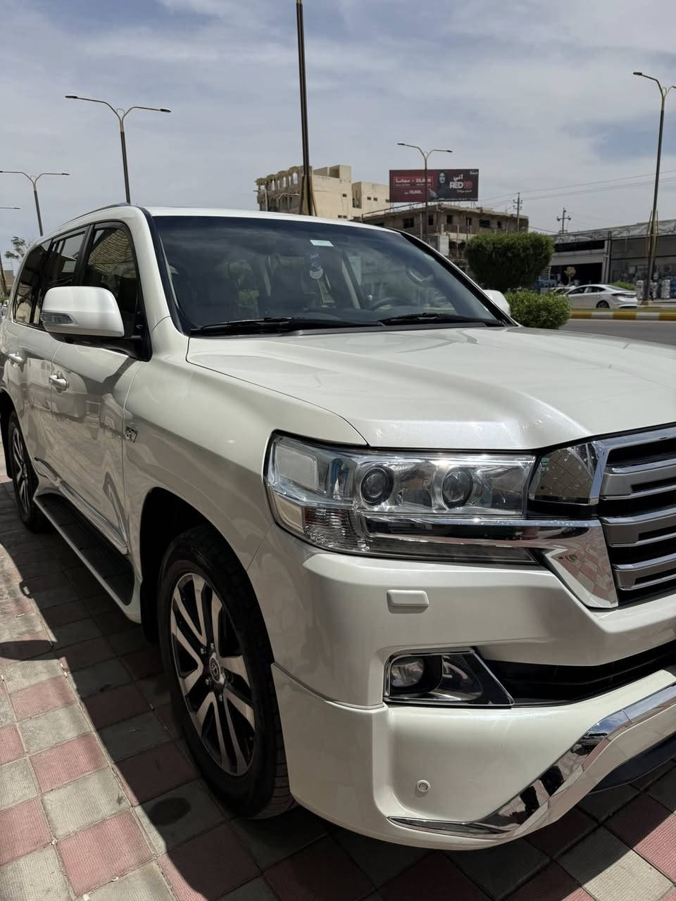 لاندكروز 2018 vxr 5700 ماشيه 102 سعرها 520
***********

