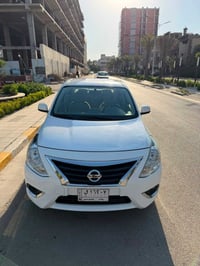 نيسان سني موديل ٢٠٢٤ بيها بارد قليل جاملغ الخلفي السيارة ماشية ٩٥ الف ...