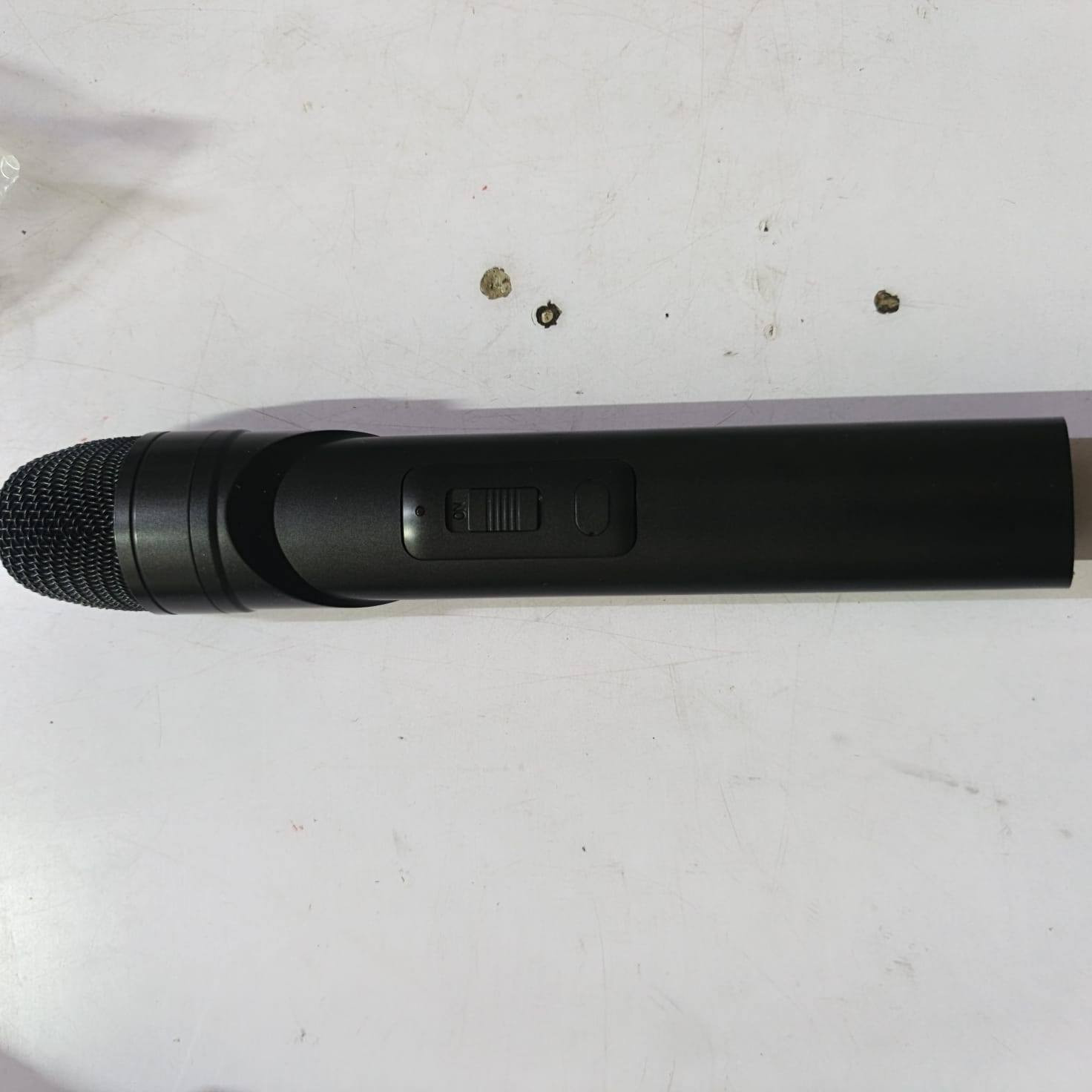 سلام عليكم إخوان...لاقطة ميكروفون + شاحنة يدة ألعاب ثنائي 
الي يريد ينطيني عليهن سعر بما يرضي الله وبل عافية علية 
....تيك توك أبو حسين الطائي....***********
