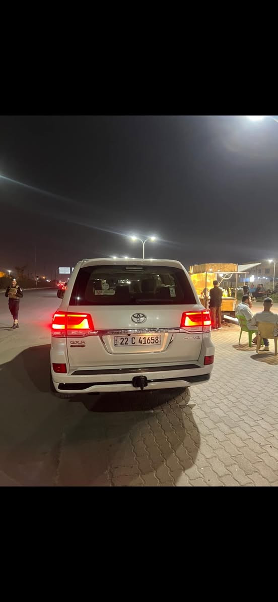 للبيع: تويوتا لاندكروزر 2017
فئة GXR
محرك 8 سلندر

المواصفات:
▪️ ممشى 119,000 كم
▪️ هزّة جديدة – أربيل بإسم صديقي 
▪️ مري قلاب 
▪️ كشنات كهرباء (2)
▪️ شاحن وايرلس
▪️ بارد بالباب الخلفي  (4 أصابع) صبغ جزء من الدعاميه 
▪️ نظام دفع رباعي
▪️ قير أوتوماتيك
▪️ تحكم بالمقود
▪️ مثبت سرعة
▪️ دبل ثقيل وخفيف
▪️ مواصفات الفطيم المعروفة

الحالة:
▪️ نظيف جداً
▪️ مكينة، قير، شاصي على الشرط
▪️ استخدام شخصي

📞 للتواصل: ***********
