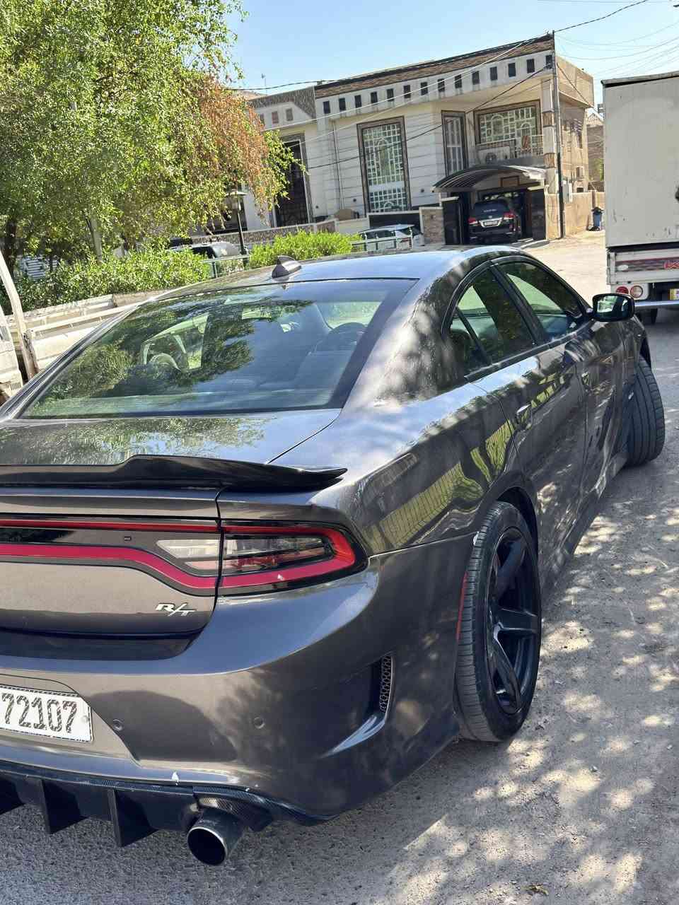 سلام عليكم 
دوج جارجر 2018
5700  R/T 
تخم تاير حداده ويل كير مكينه جديد 
ماشيه 70 mi  
محدثه كت srt
كشنات مخمل حضن 
وباقي مواصفات المعروفه 
سياره جتي من امريكا بدون حادث فقط فاتحين دعاميات وهنا فحصتها طلع بيها باب وجاملغ كلير من امريكا فقط 
سعر السياره 180 وبيها مجال 
*********** الدوره شارع الشرطه
