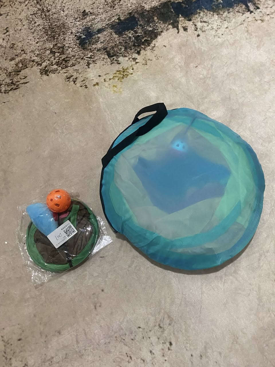 لعبه للبيع مال بزازين 🐈 حجم الكبير اشتريته وبعدني ما مستعمله جديده وراحت البزونه عنوان بغداد الحريه *********** وتساب ما متواجد عل فيس
