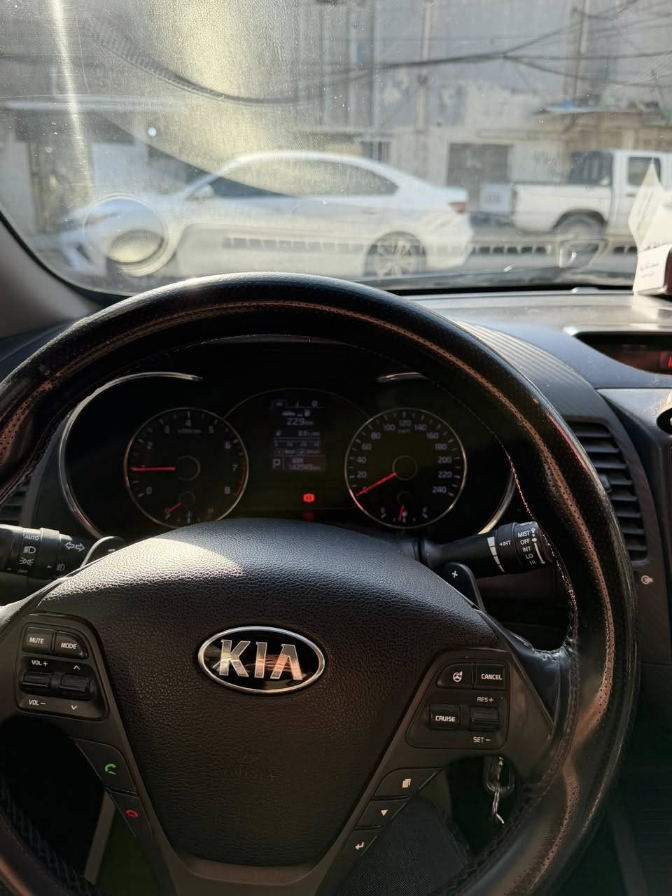 سيراتو خليجي 2014
سيارة خليجية رقم اربيل ب اسمي 
السيارة بيها باب خلفي عكس السايق صبغ ومباوك شويه من الجاملغ و الباب بس 
مكينة و كير كفاله عامة مكينة 1600 دوش ادامة كاملة عليها شرط بانزين محسن بس و دهن كسادو اصلي 
ماشية 143 حقيقي 
مواصفاتها : 
مري شفط 
اشاير ب المري 
حساس امامي 
حساس خلفي 
تحكم ستيرن 
شاشة عمل + كاميرا 
5 ويل كب 
تدفئة و تبريد قطعتين 
السيارة مابيها اي نقص كامله مكمله 
السعر 118 و بيها مجال 
العنوان :  بغداد / سبع ابكار 
***********
