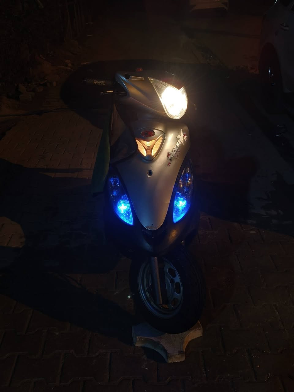 كامكو V2 مديل 2011 طالعه من الوكيل شهر الواحد مكينه مكفول كفاله عامه دراجه نگره كهربائيات كلهه شغاله بس السواد شويه تعبان محرك 125 نضافه 85% السعر 875 وبيهه مجال للطيبين رقمي للتواصل *********** مكاني النجف الاشرف قرب المطار نهاية شارع الشفلات
