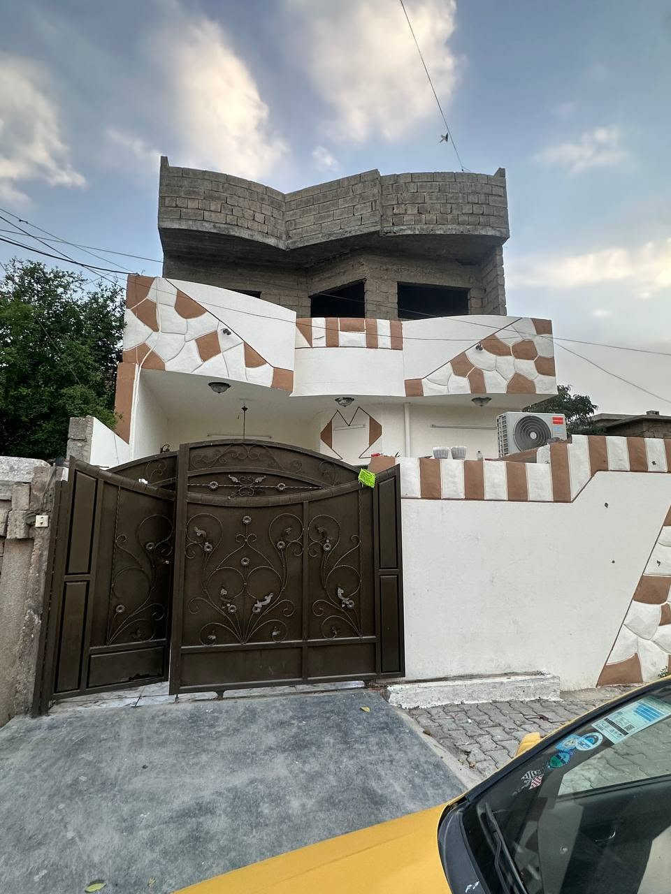 اعلان بيت ١٣٠ متر طابو صرف للبيع 
طابق ونص بناء جديد فول موقغ مميز 
العنوان كركوك حي الاسرى قرب جامع المعراج ومدرسه الشروق 
واجه ٦ ونص نزال ٢٠ 
السعر المطلوب ١٢٥ مليون وبيه مجال
للاستفسار الاتصال على الرقم ***********
توجد خدمة واتساب على هذا الرقم 
لمعرفة المزيد من العروض تابع صفحتنا على الفيس بوك سجاد للعقار ونستقبل جميع عروض بيع وشراء العقارات @

