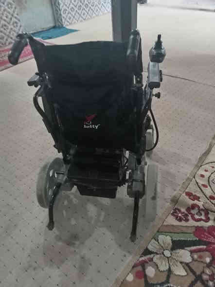 السلام عليكم كرسي متحرك للبيع المكان السماوه رقم الهاتف *********** السعر 450
