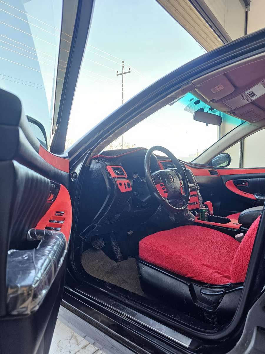 سڵاوتان لێبێ شاهانە لۆک لۆک 
سیارەکە ١٨٠ بچوک بە بچوکە  
سەیەرەکە کۆدی ئاسایشی بۆ کراوە 
سیارەکە ساغە 
موسو بڕاوە نیە 
بە شەریی گێڕو مەکینە و بەشەرتی کەڤەر گۆڕاو نەبێت شانسی کۆسرە نەبێت 
کارەبایاتی کاملل جایزە 
بە شەرتی هەموو شتێک 
 کەمل مەسرەفکراوە
سیارەکە زۆر زۆر پاکو جوان ماوەتەوە 
دەعمو لێدرانی نییە 
تەنها ٣ پارچەی ئەوروپای پێوەیە بێ دەعمە 
  مەجموسوکانی لێکززە 
کوشن خەزن 
تایەو ویلی دینگەی لەسەرە  
کاملل سەیارەکە سپۆرتی بۆ بەسراوە 
ئاوێنە ئیشارەتە  
کاملل جوانکاری بۆ کراوە 
سعری فرۆشتنی لە خوار هەموو بازاڕەوە ٦٨$ و معامەلەیەکی زۆر کەم

***********
*********** السليمانية, العراق
