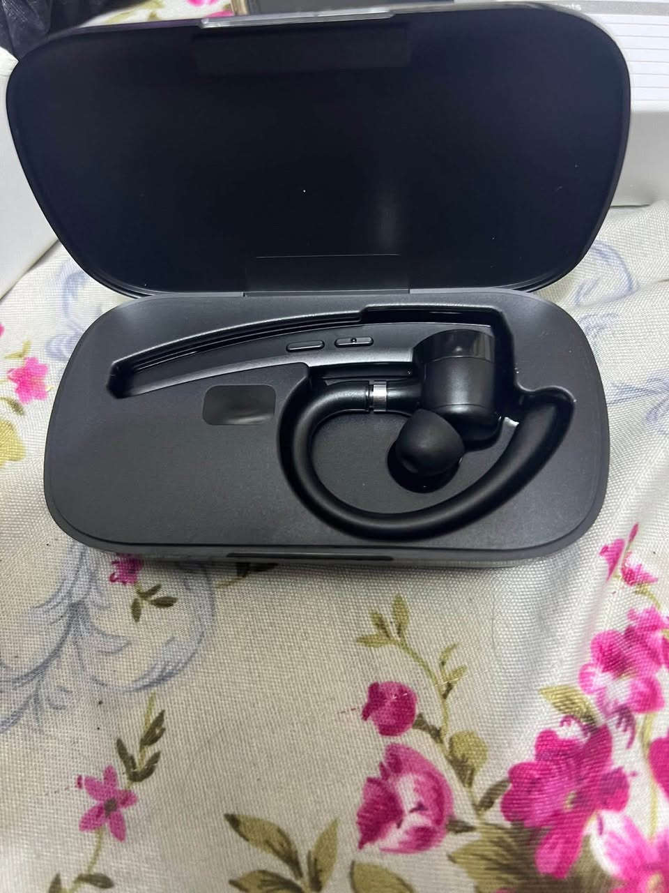 سماعة بلوتوث New Bee M50 الأصلية 🎧
• اتصال متطور: Bluetooth 5.2 لثبات عالي ومدى أوسع.

• نقاء الصوت: مايكروفون مزدوج مع تقنية CVC 8.0 لإلغاء الضوضاء (صوتك مسموع بوضوح حتى في الزحمة).

• تصميم مريح: مثالية للعمل الطويل، السياقة، والاتصالات المستمرة.

• بطارية قوية: أداء يدوم لساعات طويلة من التحدث.


**إذا كنت صاحب هذا الإعلان وتريد حذفه لأي سبب، رجاءا أرسل رسالة إلى الدعم الفني**
