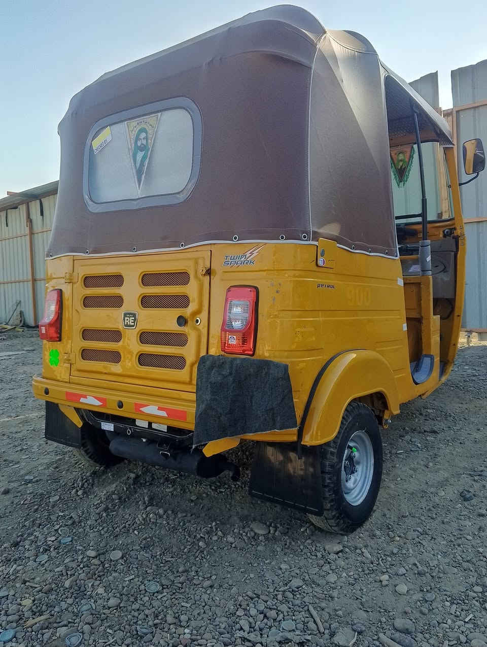 سلام عليكم عندي تكتك مديل 20رقم كربلاء مشروع وطني تحويل ثاني يوم تكتك خير من الله كامله على اخر حبايه الف دينار ماضب عليه اي خياس مابيه معمره دوس وبيه طخه بلصفحه اليسره يم الدوسه ولباقي خير من الله التكتك تجي وشوف اذا بيه قطرت خياس اني خادم كهربائيات شغاله التكتك خير من الله كاعده وحلوه تراي زيرو السعر خاص  مكاني بغداد غزاليه شارع المركز رقمي ***********
