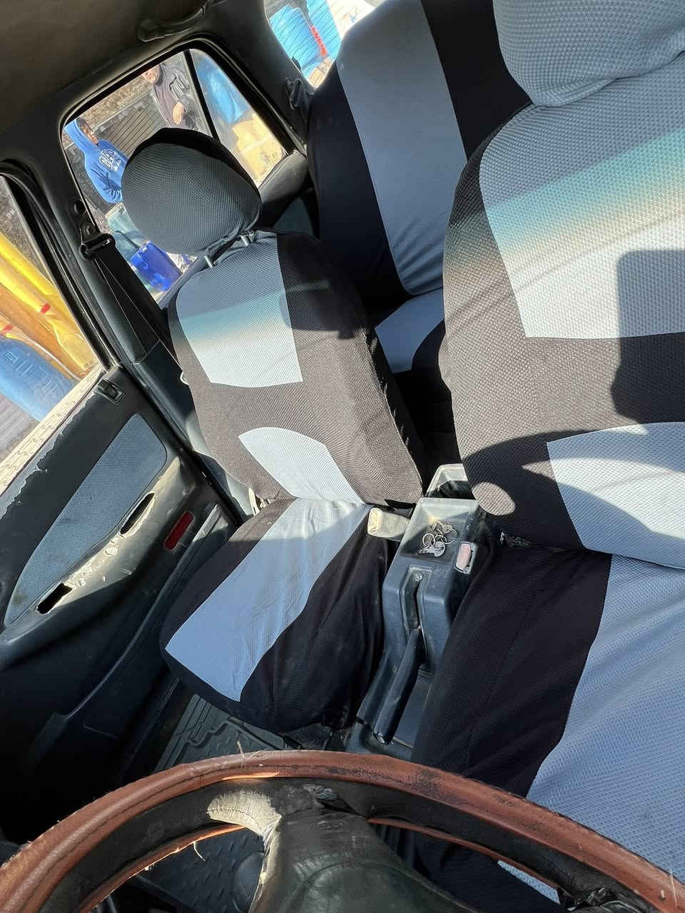 سيفيا موديل 94 رقم بغداد تحويل مباشر شرط عقد مروري 
محرك مفتوح مو مسكر كير عادي جاهزه وخير من الله صدر امامي خلفي نضيف مابيها ضربه كشرها كدامكم بصور وتجي شوفه وبيك خير وتدلل السعر 26$وبيها مجال بسيط مكاني بغداد المحموديه رقمي ***********/:/***********
