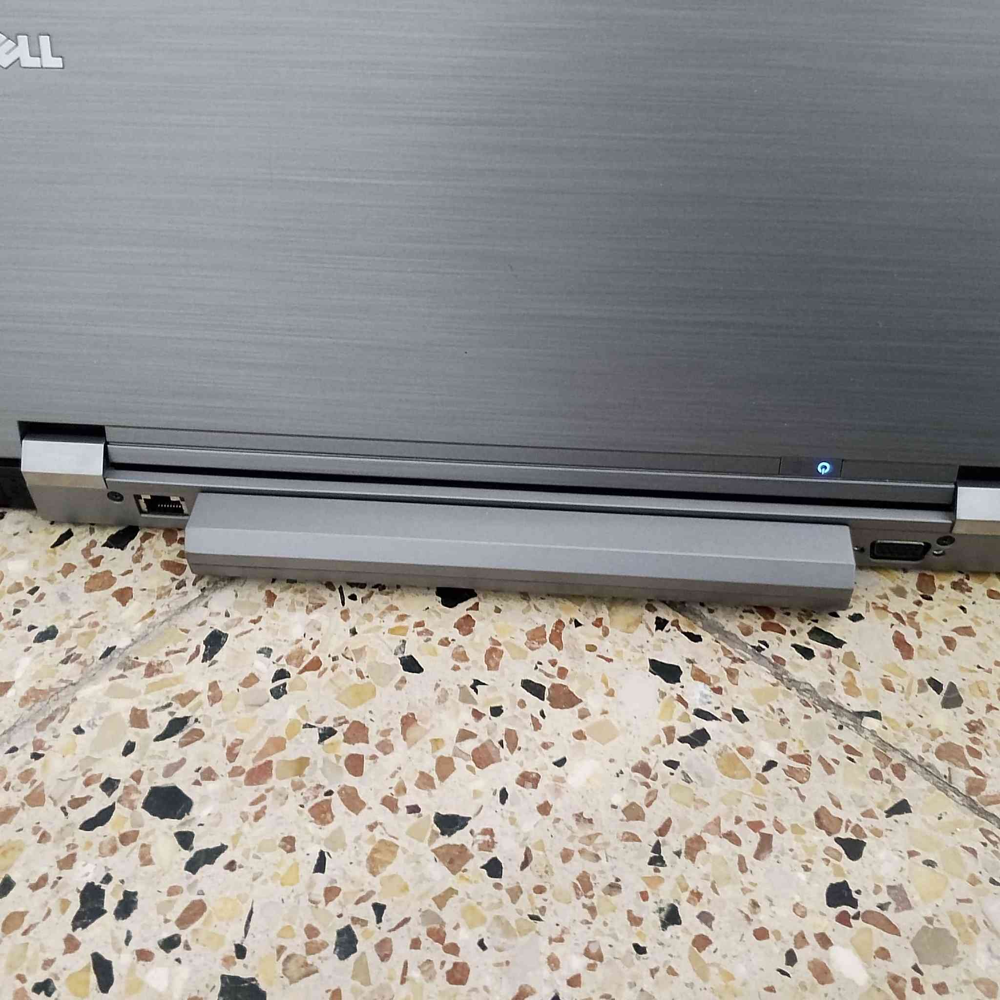 Dell Latitude E6510
السعر: 75,000 IQD — وبي مجل

المعالج:
Intel Core i5-560M — عائلة Arrandale
سرعة من 2.66GHz إلى 3.20GHz
2 نوى (Dual Core) — 4 خيوط (Threads)

الذاكرة العشوائية (RAM):
8GB DDR3

التخزين:
320GB HDD
قابل للتطوير

كرت الشاشة:
Intel HD Graphics (مدمج) — ذاكرة مشتركة مع الرام

الشاشة:
15.6" HD

البطارية:
صحة 75%

المعالج الحراري:
تم تجديده مؤخراً

يأتي مع الشاحن الأصلي

ملاحظات:
- السماعات لا تعمل
- حرف T على لوحة المفاتيح صعب الضغط
- خدوش بسيطة في الجزء السفلي

خيارات مجانية قابلة للتخصيص حسب طلب المشتري:

Windows 10: Home / Pro / LTSC — مفعّل — Debloat او اعتيادي

تخصيص المظهر (Theming) متاح لـ Windows حسب طلب المشتري — مجاني.

حاليا لا توجد توصيل، مكاننا قرب ساحه عدن بغداد. بغداد, العراق


**إذا كنت صاحب هذا الإعلان وتريد حذفه لأي سبب، رجاءا أرسل رسالة إلى الدعم الفني**