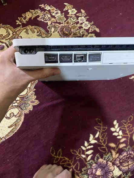 بلي 4 سلم مهكر نظام 9 بدون فلاش مساحته 1000  يعني 1T مكفول ع الفحص كله شغال جوستك اصلي ملحقات كامله 275 الف قفل ارخص من هيج سعر ماكو مكاني بغداد العطيفية 
***********
