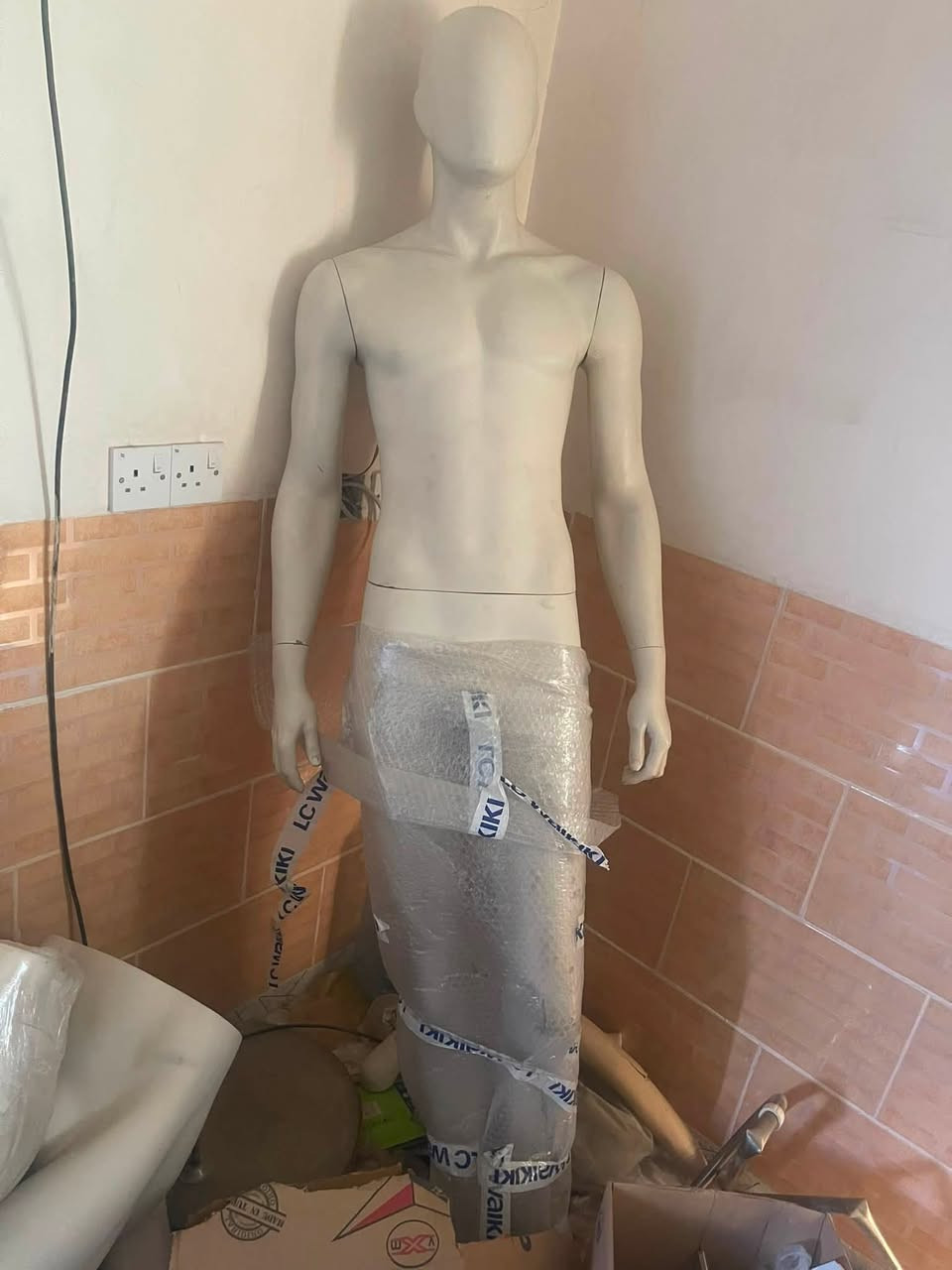 بوكى خه ياتى ژنان وپياوان ومندالان هه يه بؤفرؤشتن جوابى كومند ناده مه وه شوينمان ده ربه نديخانه كه ياندن هه يه داواهه ربوك ده كه رسمى بنيره واتساب و فايبه ر ***********

