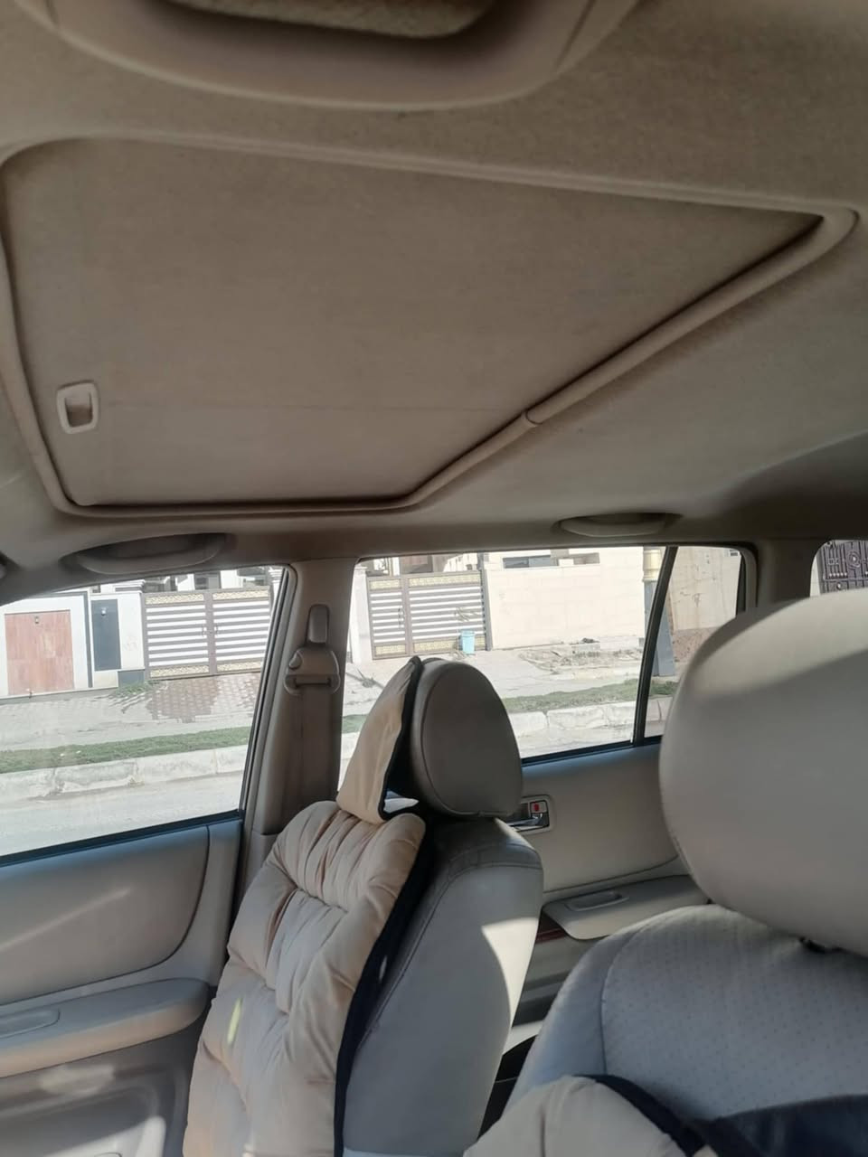 للبيع .....
هايلندر ٢٠٠٧ رقم بغداد الجديد  بإسمي .. سنوية لل ٢٠٣٠ ... محرك ٣٣٠٠ / ٦ سلندر .. لمتد.. مواصفاتها كثيرة ... بيهه رشح من چبنة المحرك الخلفية ...
السعر ١٠٥ ... وبيهه مجال ... مكانها الرمادي ... وتجي وتدلل ...
*********** 
***********
