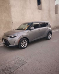 كيا صول موديل2023 محرك 2000 دوش ماشيه ٢٨ الف فقط صور الحادث موجوده اله...