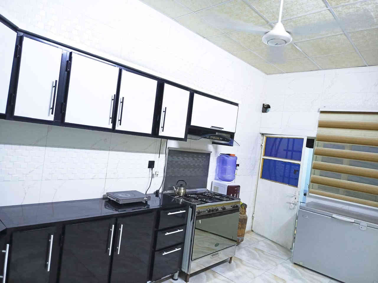 بيت طابو صرف للبيع
ديوانيه/  شافعيه/ حي الزهراء 
سايدين المعمل خلف شارع ستين

 مساحة 150م طابقين 
3غرف نوم وصالتين ومطبخ واستقبال وطارمه مساحه نزال 9متر وع عرض البيت 
خدمات كامله 
ماء 
كهرباء
 إنارة 
ضوئي 
مجاري (تحت الانشاء)
عالي عن الشارع 
سعر البيت 58 وبي مجال 

وعندي قطعه حايط ع حايط مع  البيت 150متر أيضا للبيع سعرها وحدها 25
ملاحضه
البيع أما البيت فقط 
او البيت مع القطعه 
القطعه وحدها ماتنباع
استفسار *********** واتساب 
 خاص مفتوح
