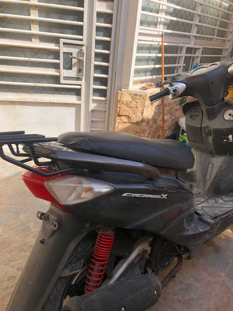 سلام عليكم سكنس نثيه ياباني 110 للبيع دراجه مثل مشوف بعينك نضافتها
سعر 650وبيها مجال مستعجل على بيعتها مكاني بغداد البلديات 
رقمي ***********
