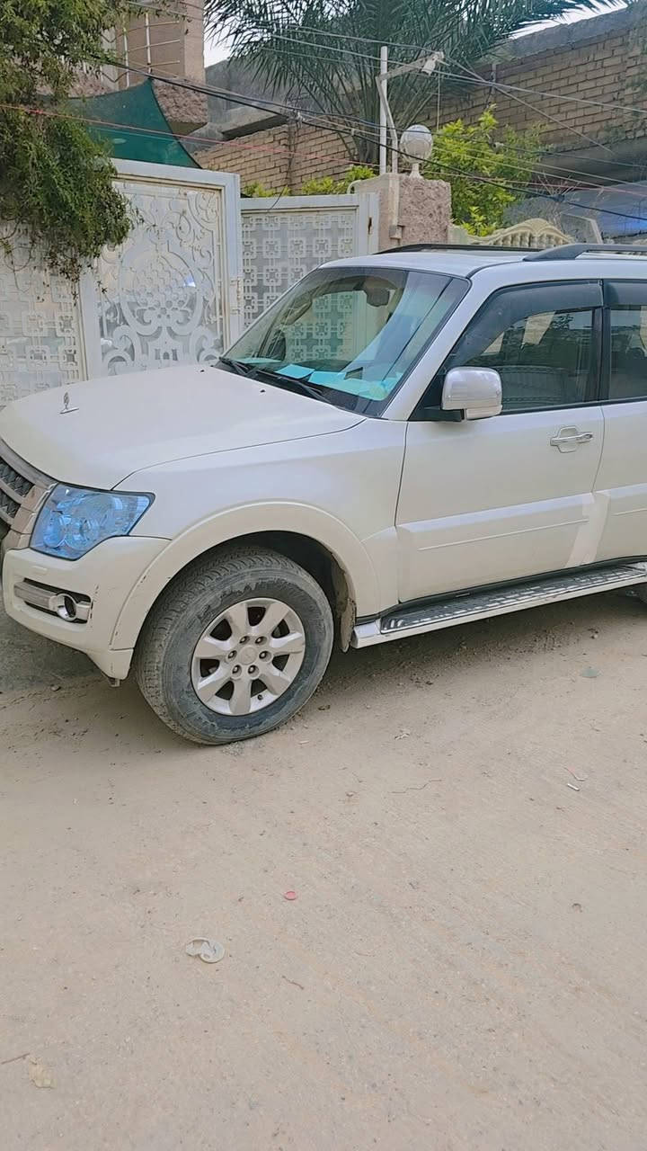 سلام عليكم
باجيرو ٢٠١٥ للبيع مكفوله رقم بغداد باسمي السعر ١٨٧ 
للتواصل *********** اتصال او واتساب مكان السياره بابل
