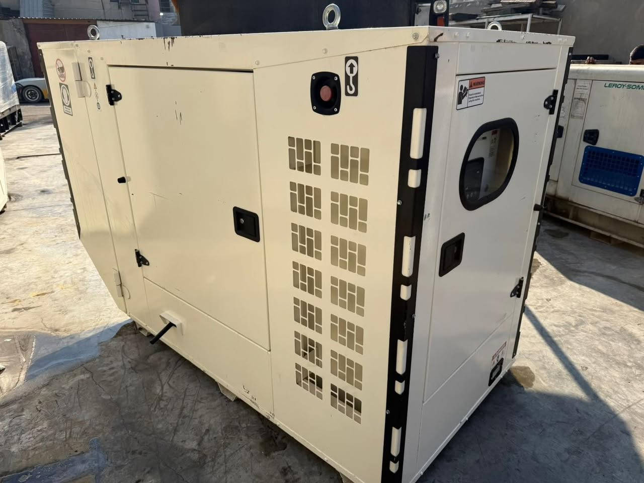 🔹 للبيع مولدة بيركنز  أصلية –🔹
💪 القدرة: 45  كيفي
راس التوليد : لوري سومر فرنسي اصلي ✅
محرك بيركنز اصلي ✅

⏱️ عدد ساعات التشغيل:535ساعة فقط !✅
🔇  نسبة الكاتم:100%سوبر  سايلنت
 
المنشأ: صناعة انكليزي  أصلي✅
ضمان تشغيل ✅
وضمان محرك ✅

تنبية ‼️
يتوفر لدينا مولدات 
✅مستعمل .
✅جديد زيرو .
✅تأجير مولدات  كافه الاحجام .
⸻

🔧 خدمات ما بعد البيع:
 • ✅ ضمان تشغيل فعلي عند التسليم
 • ✅ ضمان على المحرك
 • 🔄 خدمة استبدال المولدات القديمة
 • 🧰 مراوس مولدة متوفرة حسب الطلب
 • 👨‍🔧 خدمة صيانة ودعم فني متواصل

⸻

📍 الموقع:
بغداد – الكرادة – شارع 52 – كمب سارة

📞 للتواصل والاستفسار:
[***********] اسيا 

⸻

⚡ معرض الأخوين – ثقة تُشغِّل حياتك ⚡
