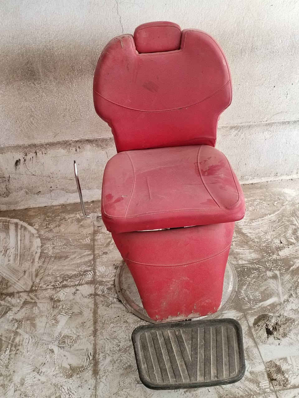 كرسي جك شغال صينيه جديده  ١ +كرسي جاهز جك شغال صينيه جديده  بس عوزه تجوات  فاترينه +عربه لسعر ١٥٠ مكاني عزيزيه للاستفسار تصل ***********
