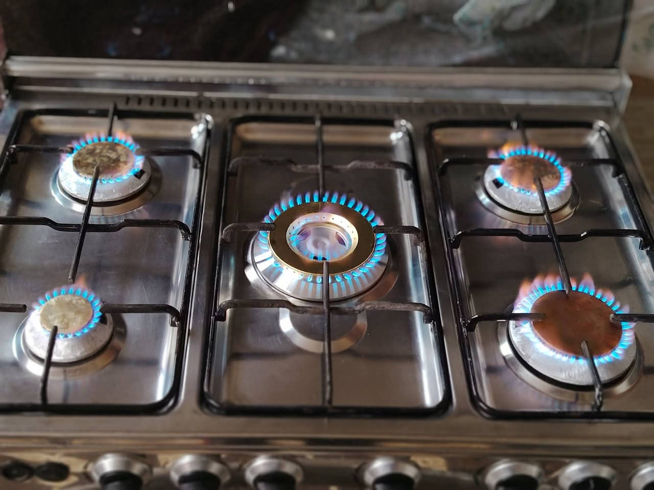 طباخ مصري شرط الشغل علفحص.سعر180الف اوبي مجال للشراي ***********
