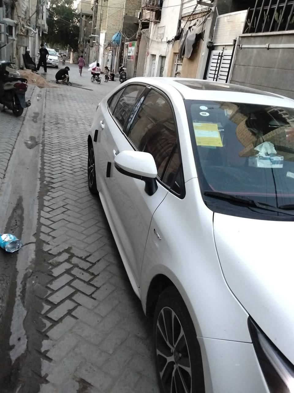 كورله 25
السياره فول جلد احمر تحكم كشن رقم بغداد 
بيها بارد بسيط وبيها هاي الرصعه الي بالبنيد 
وغيرها مكفوله كفاله عامه 
مكاني بغداد م الصدر 
***********
السعر 149 بيها مجال جدا بسيط
